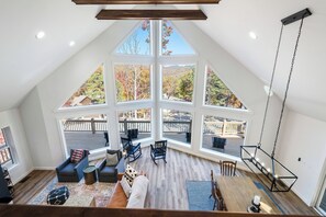 Smart TV, fireplace - Chic Alpine Lodge with 5BR + Views to Remember (McGaheysville)