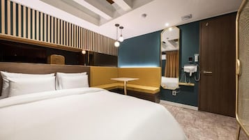 B - Deluxe Double Room, 1 Queen Bed, Non Smoking | 1 間睡房、書桌、手提電腦工作空間、免費 Wi-Fi