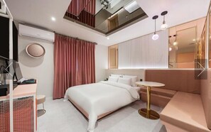 B - Deluxe Double Room, 1 Queen Bed, Non Smoking | Desk, laptop workspace, free WiFi, bed sheets - HOTEL RAVI (Seoul)