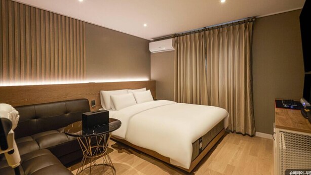 A - Superior Room, 1 Queen Bed, Non Smoking