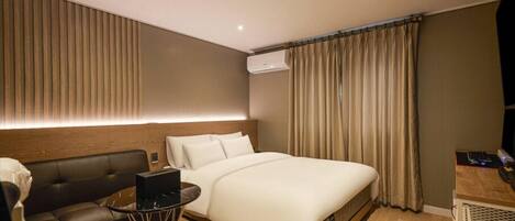 A - Superior Room, 1 Queen Bed, Non Smoking | Escritorio, espacio para trabajar con laptop y wifi gratis