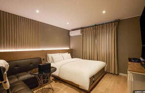 A - Superior Room, 1 Queen Bed, Non Smoking | Desk, laptop workspace, free WiFi, bed sheets - HOTEL RAVI (Seoul)