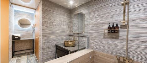 D - Luxury Suite, 2 Queen Beds, Balcony, City View | Bathroom | Hair dryer, towels, soap, shampoo