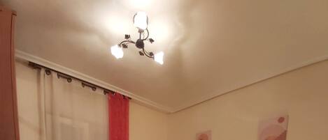 2 slaapkamers, een strijkplank/strijkijzer, wifi, beddengoed