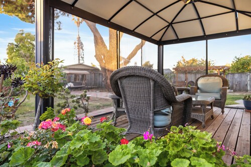 New! Oasis w/Amazing Backyard, Firepit, BBQ & Games, close to techs