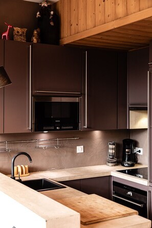 Refrigerador, microondas, horno, lavavajillas