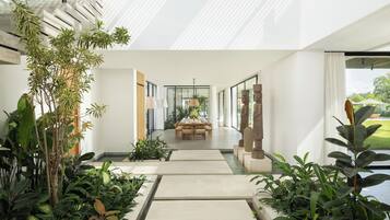 Perhehuvila, 6 makuuhuonetta, näköala uima-altaalle | Oleskelualue