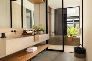 Villa Familiale, 6 chambres, vue piscine | Salle de bain