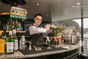 Bar (on property) - Majesty Prime Cruise (Ha Long)