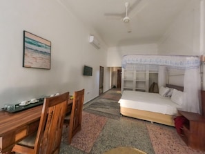Quarto casal luxo, sacada, vista para o mar | Cofres nos quartos, individualmente decorados