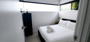 2 bedrooms, iron/ironing board, free WiFi, bed sheets