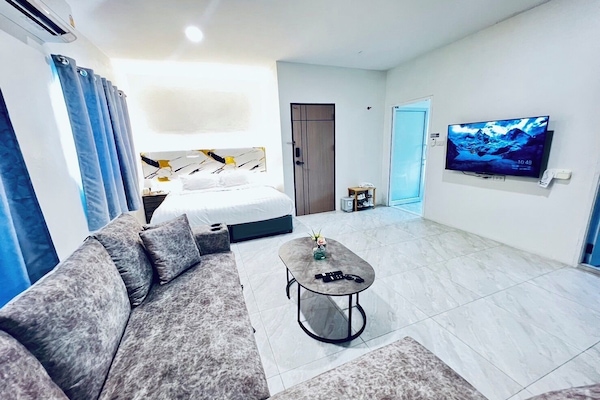 Junior Room, Kitchen | Free WiFi, bed sheets