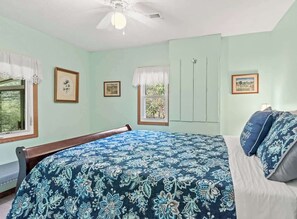 8 chambres, fer et planche à repasser, lit de bébé portatif, Wi-Fi