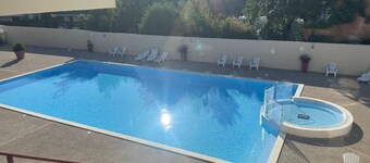 Bright apartment, quiet, secure residence, swimming pool/parking, near Port Minimes