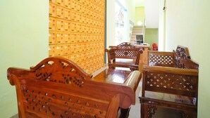 Lobby sitting area - Pudan Residence Balige By Helocus (Balige)