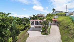 Exterior - Nice Pool & BBQ  w/ Mountain Views by Otium (Carolina)