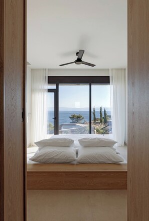 6 bedrooms, Egyptian cotton sheets, premium bedding, memory-foam beds - Villa Apollo Porto Cheli (Ermionida)