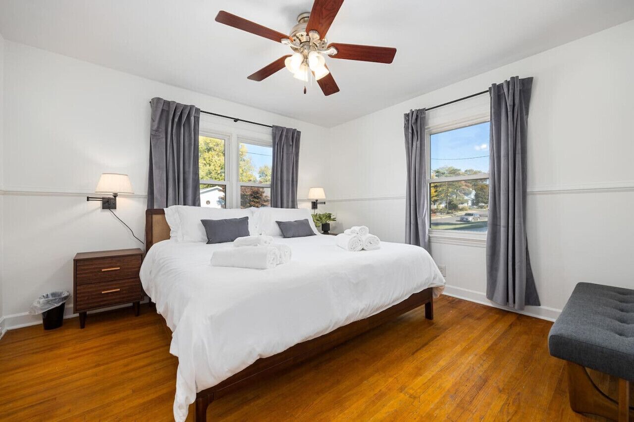 3 makuuhuonetta, työpöytä, silitysrauta/-lauta, ilmainen Wi-Fi