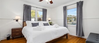 A Pop of Color - 3BD in the Heights w/ 3 King Beds