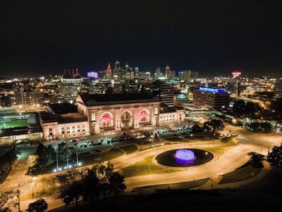 Walkable,Large Home w/ King Beds, TV in every room