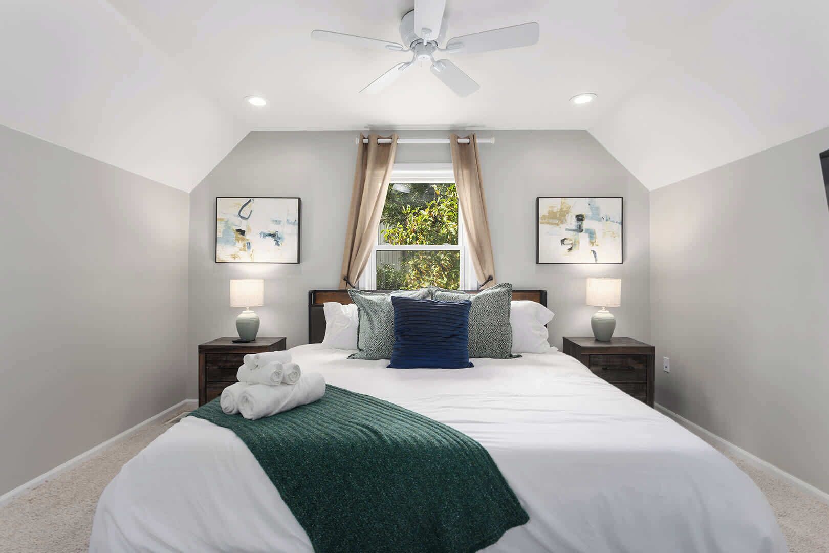 5 bedrooms, desk, travel cot, WiFi