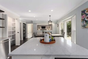 Dining - Spacious Home|Sleeps 12_ FIFA+World Cup < 20 miles (Overland Park)