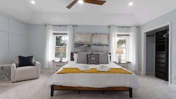 5 bedrooms, desk, travel crib, WiFi