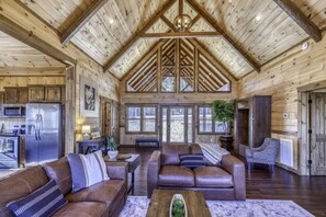 TV, peis og kontorer