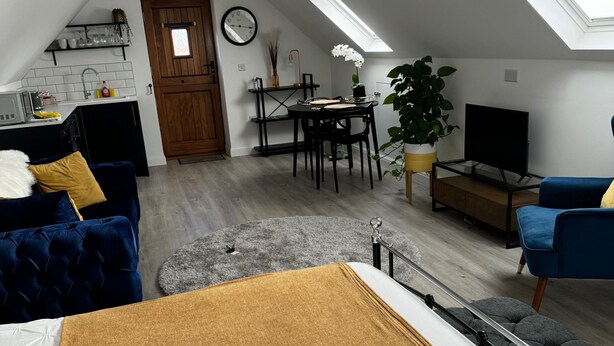 Apartment - Tranquil Loft Apartment Overlooking Countryside (Hailsham)