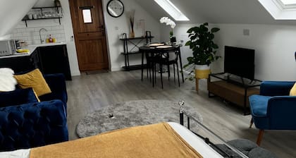 Tranquil Loft Apartment Overlooking Countryside