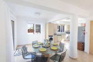Villa, 3 habitaciones | Restaurantes