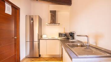 Jääkaappi, mikroaaltouuni, uuni, astianpesukone