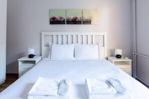 4 bedrooms, desk, iron/ironing board, free WiFi