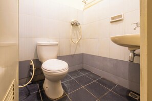 Shower, free toiletries, towels, soap