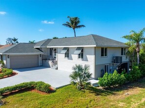 Exterior - Stunning Renovated Single Family Home in Central Island Location........... (Marco Island)
