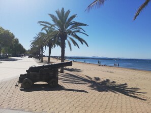 Beach - ALGUER A. UBICACIÓN ÚNICA, CON LOS PIES EN EL AGUA!!! 1ª LINEA DE MAR, A TOCAR EL CAMINO DE RONDA, GRANDES PASEOS A LA ORILLA DEL MAR. PARKING. (Roses)