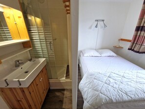 2 bedrooms