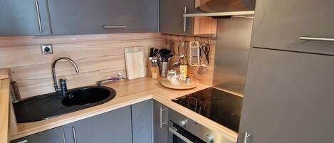 Kühlschrank, Mikrowelle, Ofen, Geschirrspüler