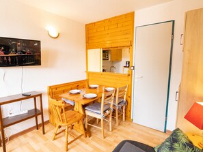 Dining - Cozy studio for 4 in the heart of Valfréjus with balcony (Valfréjus)