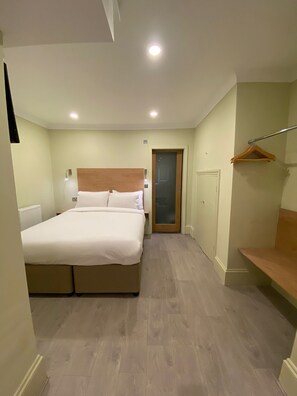 1 bedroom, free WiFi, bed sheets - Charming London Apartment With Garden Views (London)