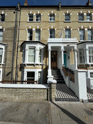 Exterior detail - Charming London Apartment With Garden Views (London)