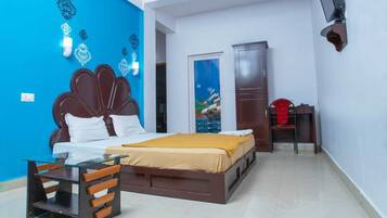 Double Room | Desk
