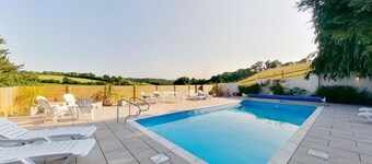 Rural house, private heated pool and plenty of space