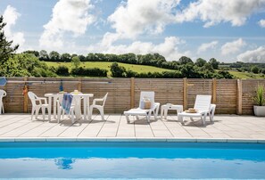 Utomhuspool och uppvärmd pool