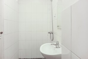 Deluxe Twin Room | Bilik Mandi | Pancuran mandi, tuala disediakan, sabun, syampu 