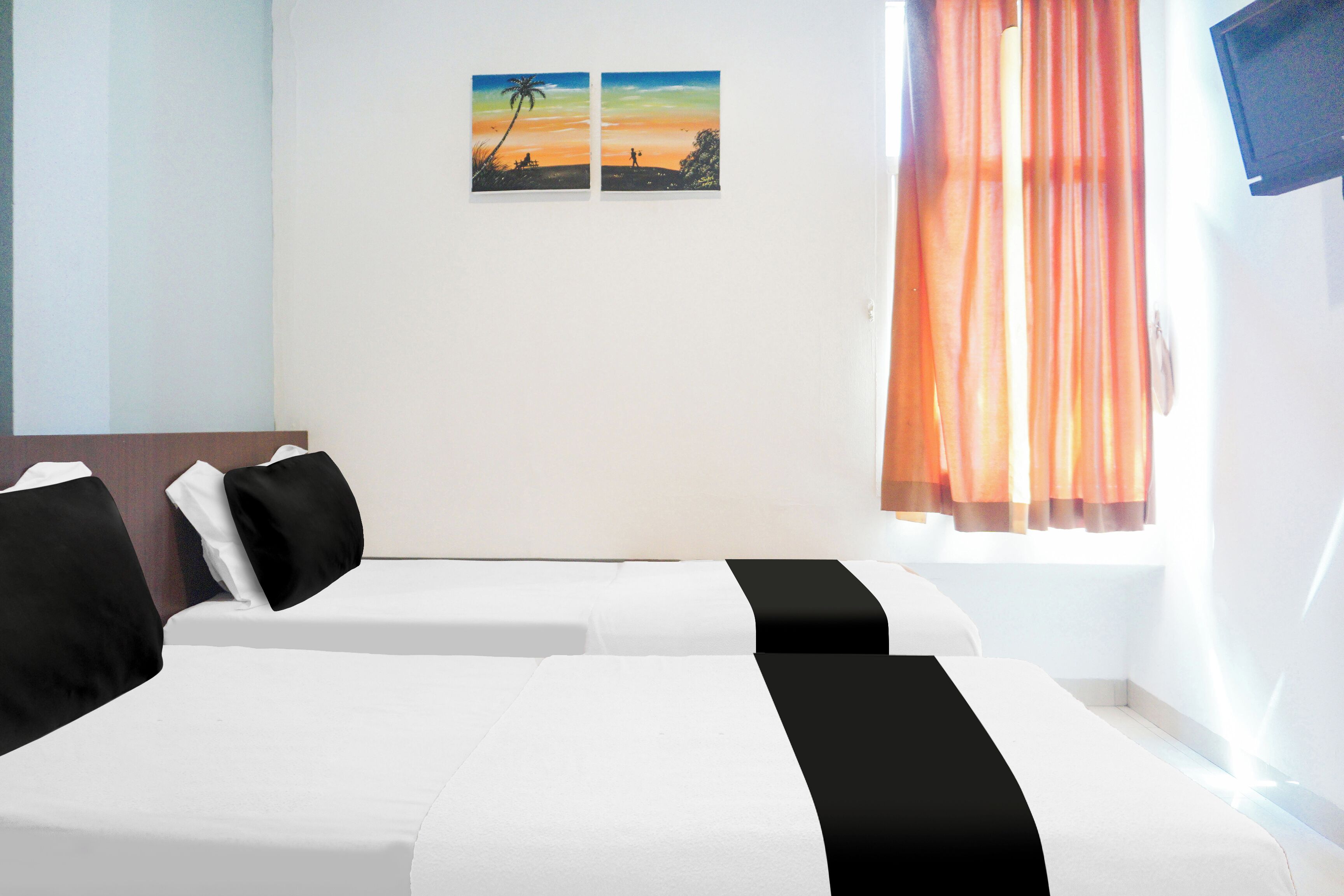 Espacio para trabajar con laptop, wifi gratis y ropa de cama 