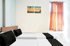 Deluxe Twin Room | Laptop workspace, free WiFi, bed sheets - Collection O Bukit Kecil Near Palembang Indah Mall  Formerly Hostel 77 (Palembang)