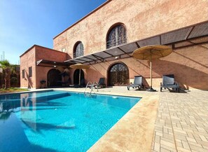 Outdoor pool, a heated pool - Luxurious villa, with heated swimming pool.
VIP concierge service in Marrakech (Marrakech)