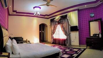Family Single Room, Balcony, Garden View | In-room safe, iron/ironing board, free WiFi