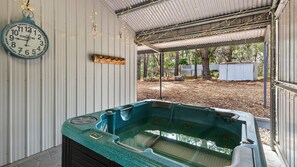 Indoor spa tub - The Cottage, Colo Vale, Southern Highlands (Colo Vale)